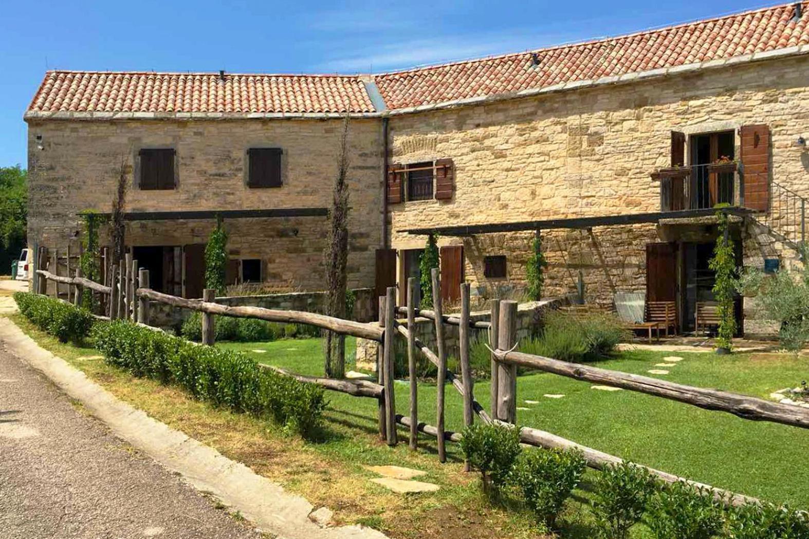 Villas Martincici with large pool Grožnjan Exterior foto